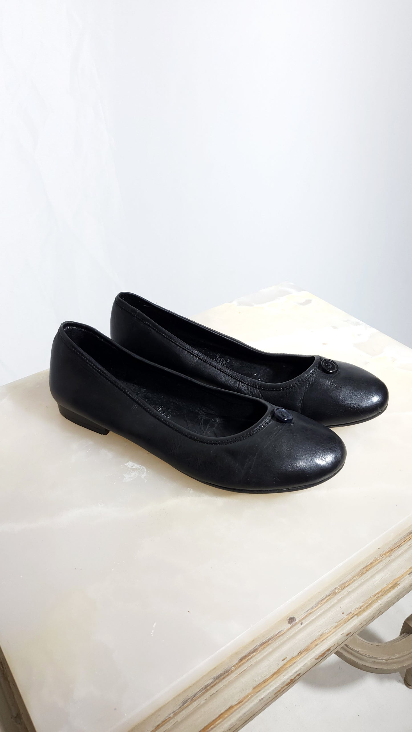 Vintage 5th Avenue Black Leather Ballerinas
