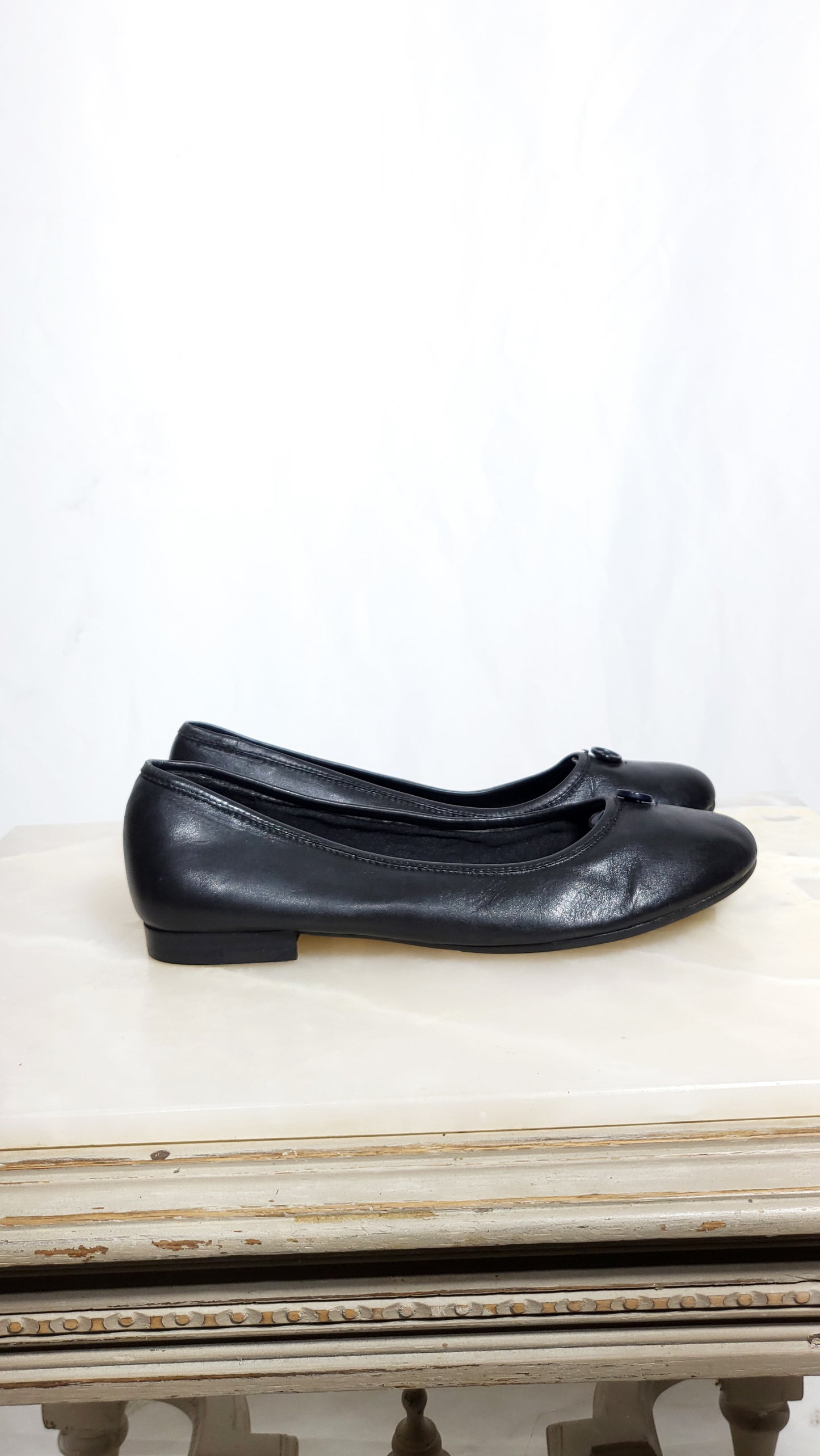 Vintage 5th Avenue Black Leather Ballerinas