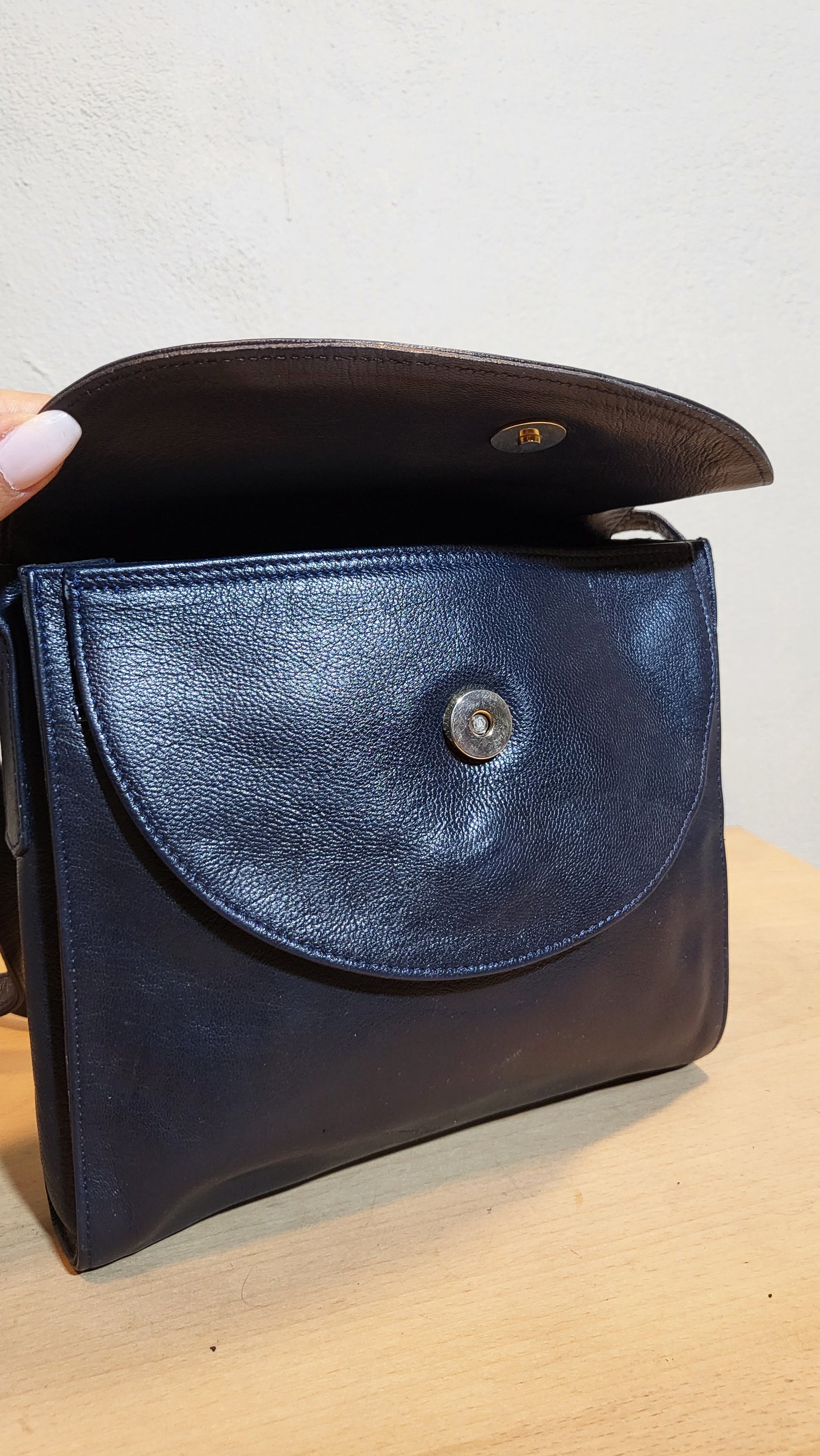 La Bagagerie Leather Crossbody Bag – Navy