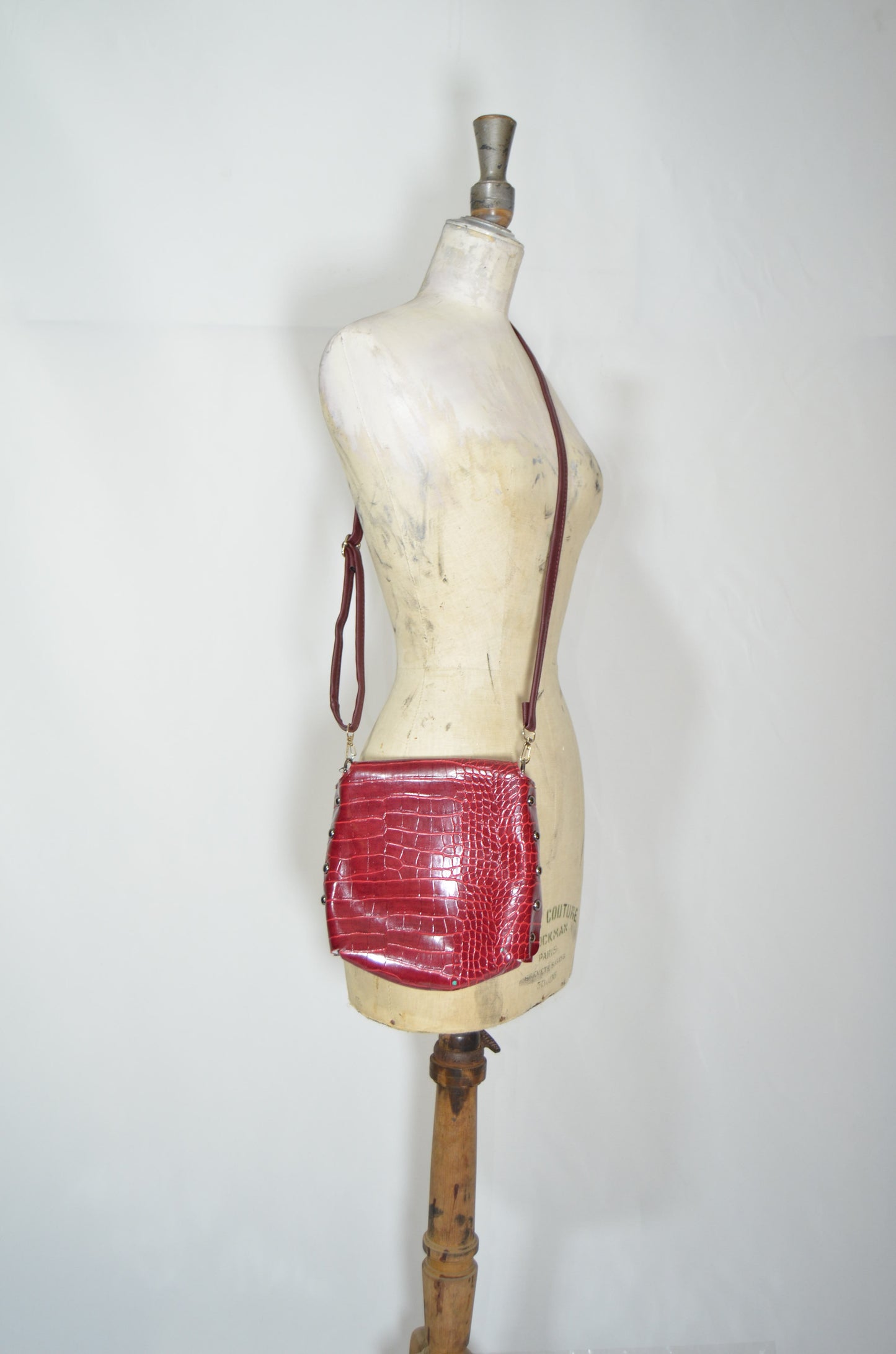 Red Glossy Croco Patterned Cross Bag