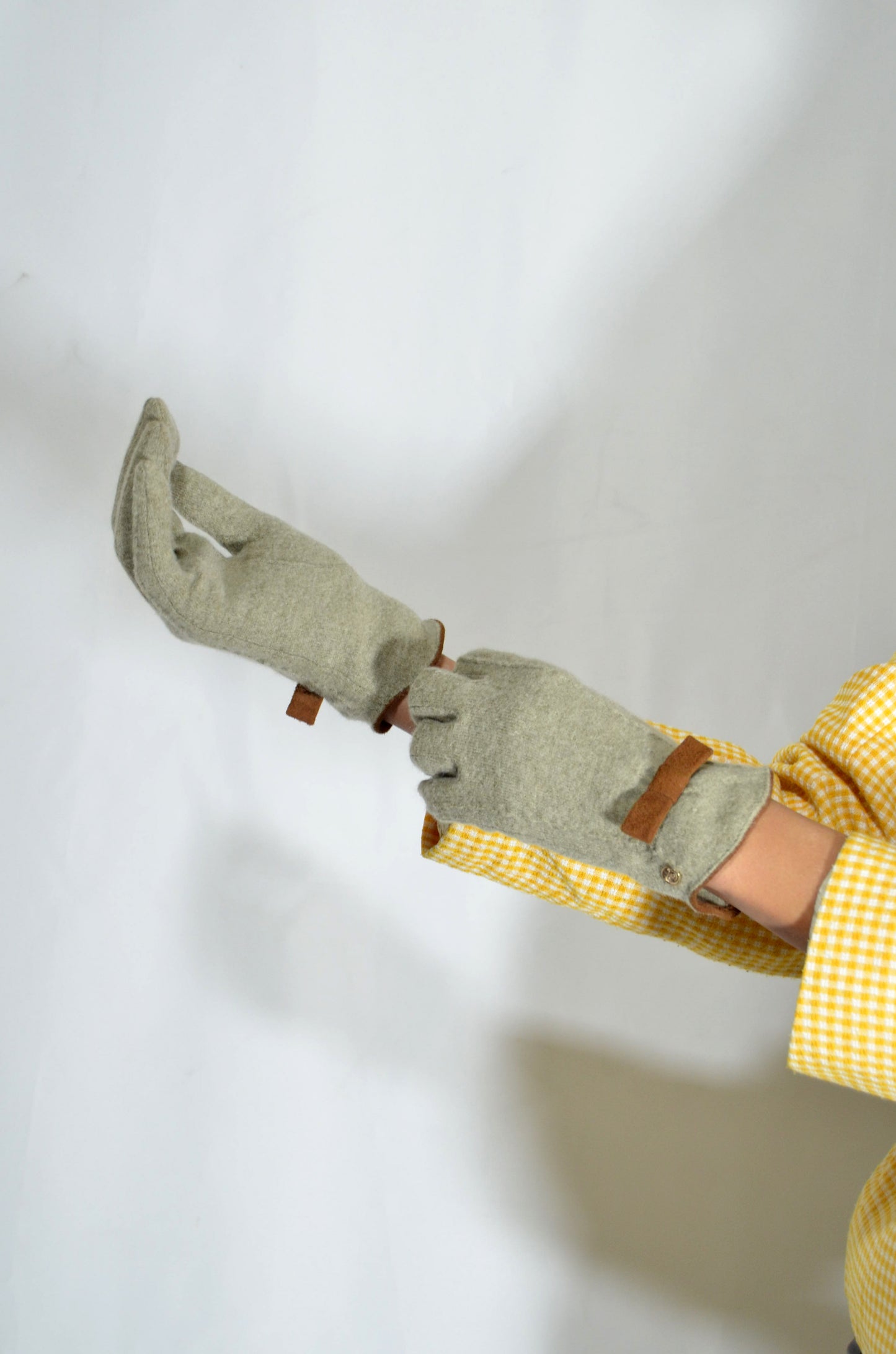 Green & Brown Wool Gloves with a little Bow