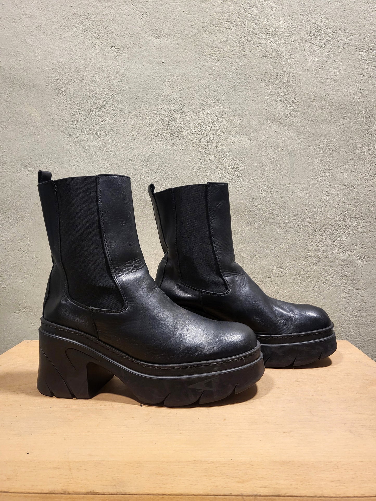 OVYE Chunky Leather Platform Boots