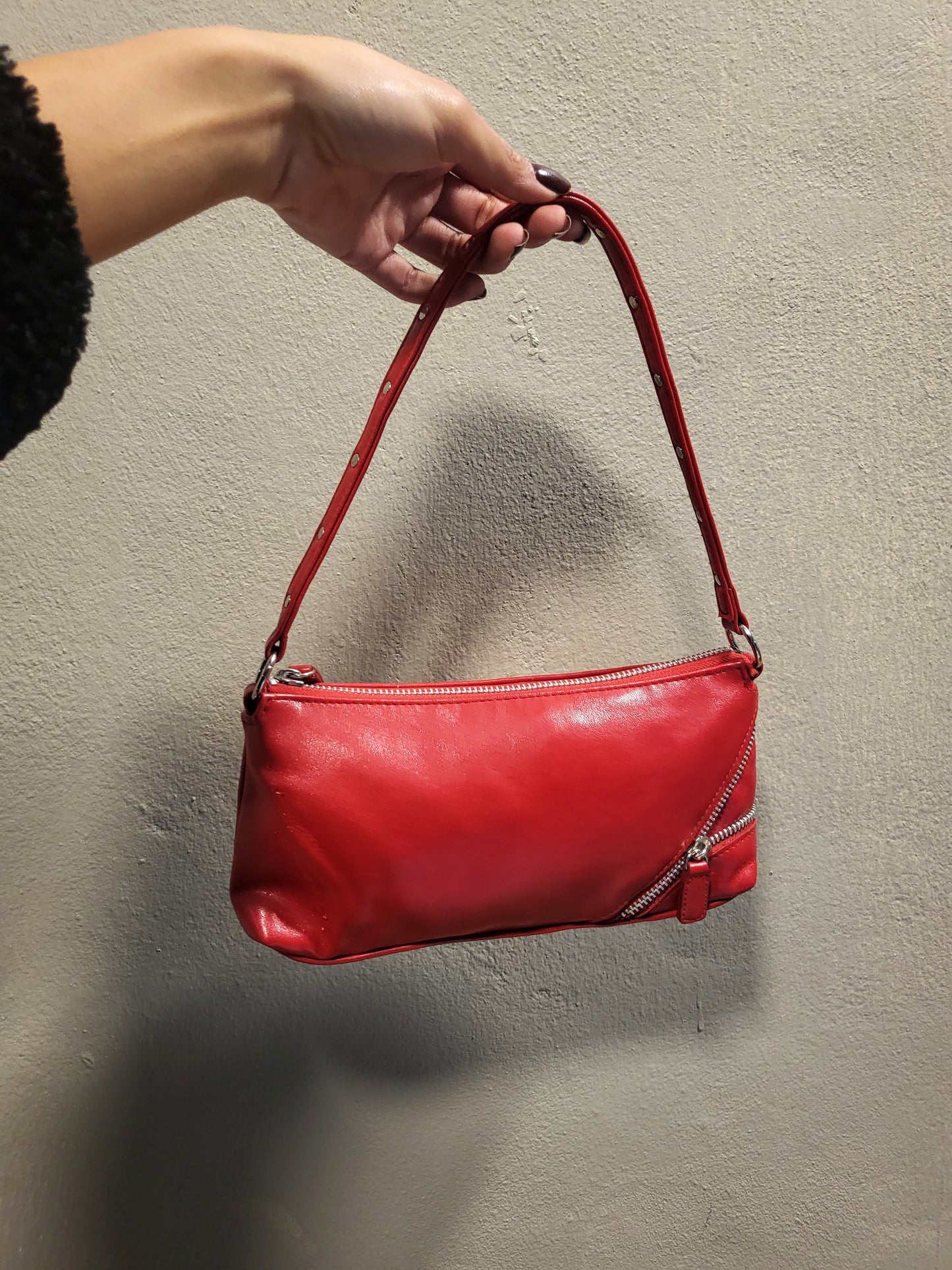 Red Zip-Detail Shoulder Bag