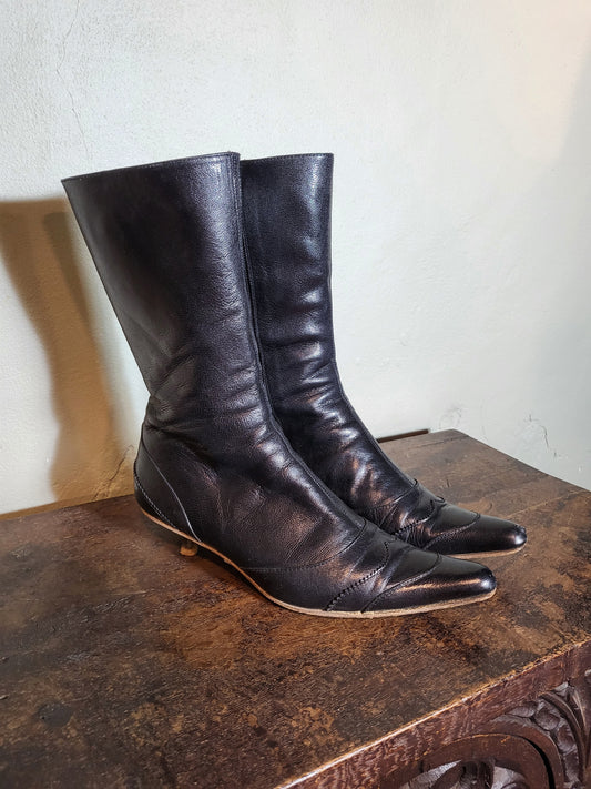 Black Sculpted Kitten-Heel Leather Boots