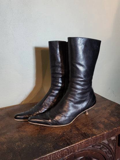 Black Sculpted Kitten-Heel Leather Boots