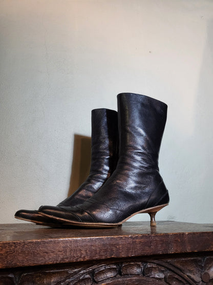 Black Sculpted Kitten-Heel Leather Boots