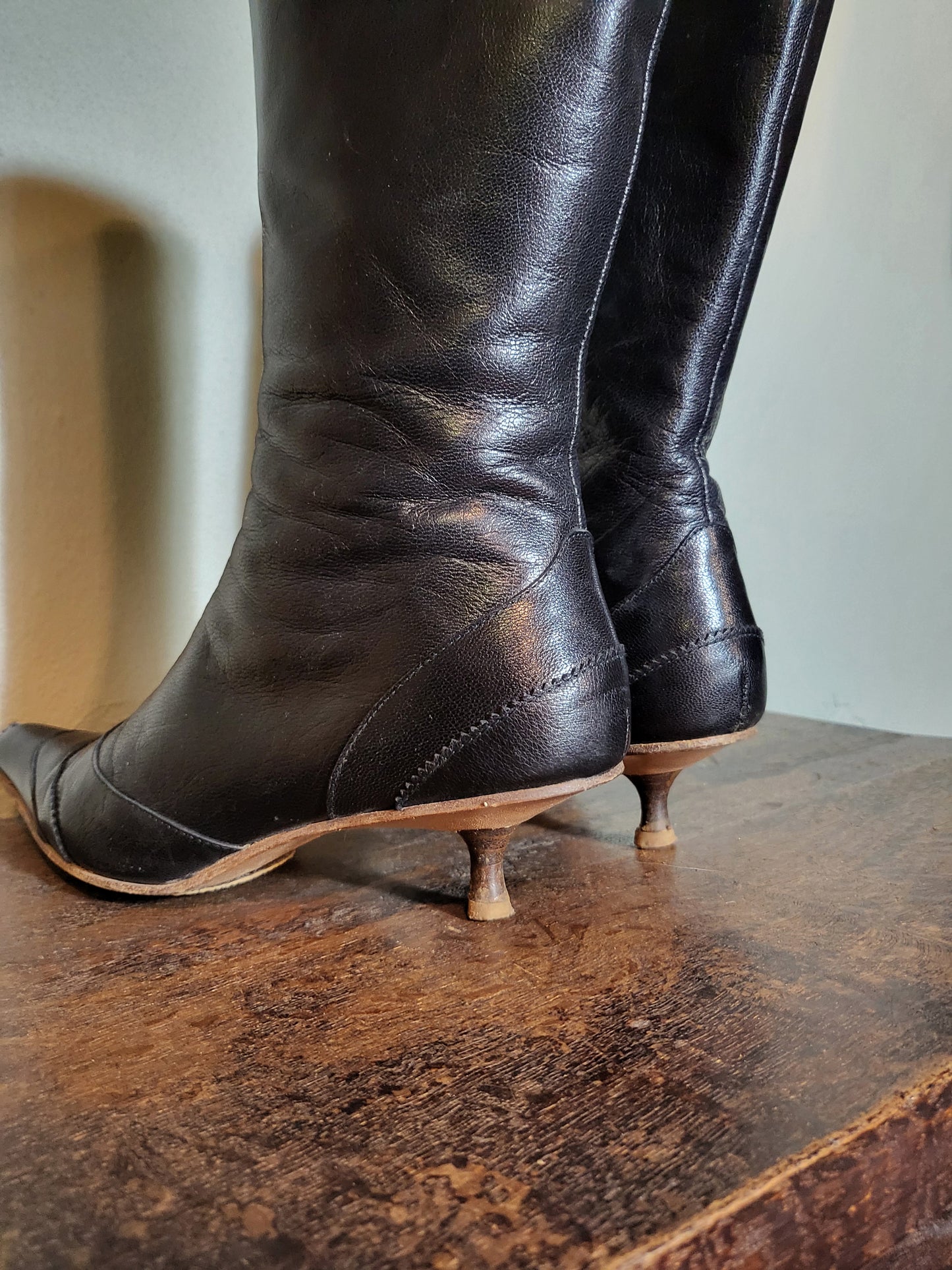 Black Sculpted Kitten-Heel Leather Boots