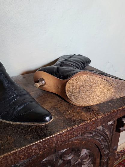 Black Sculpted Kitten-Heel Leather Boots