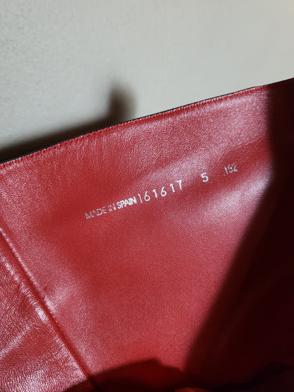 Black Sculpted Kitten-Heel Leather Boots