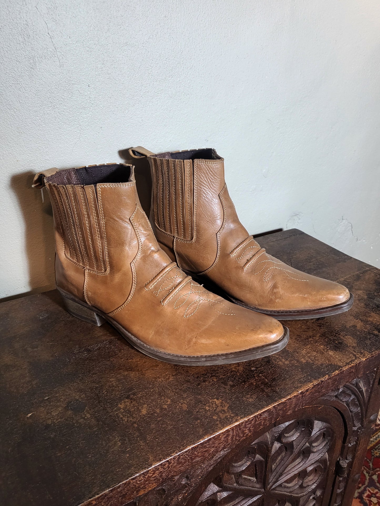Western Chelsea Boots