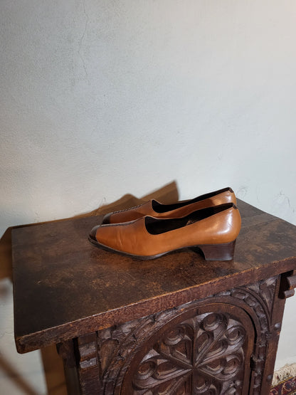Calzolaio Leather Square-Toe Heels