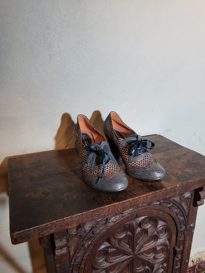 Vintage Patterned Lace-Up Heeled Oxfords