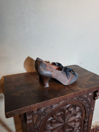 Vintage Patterned Lace-Up Heeled Oxfords