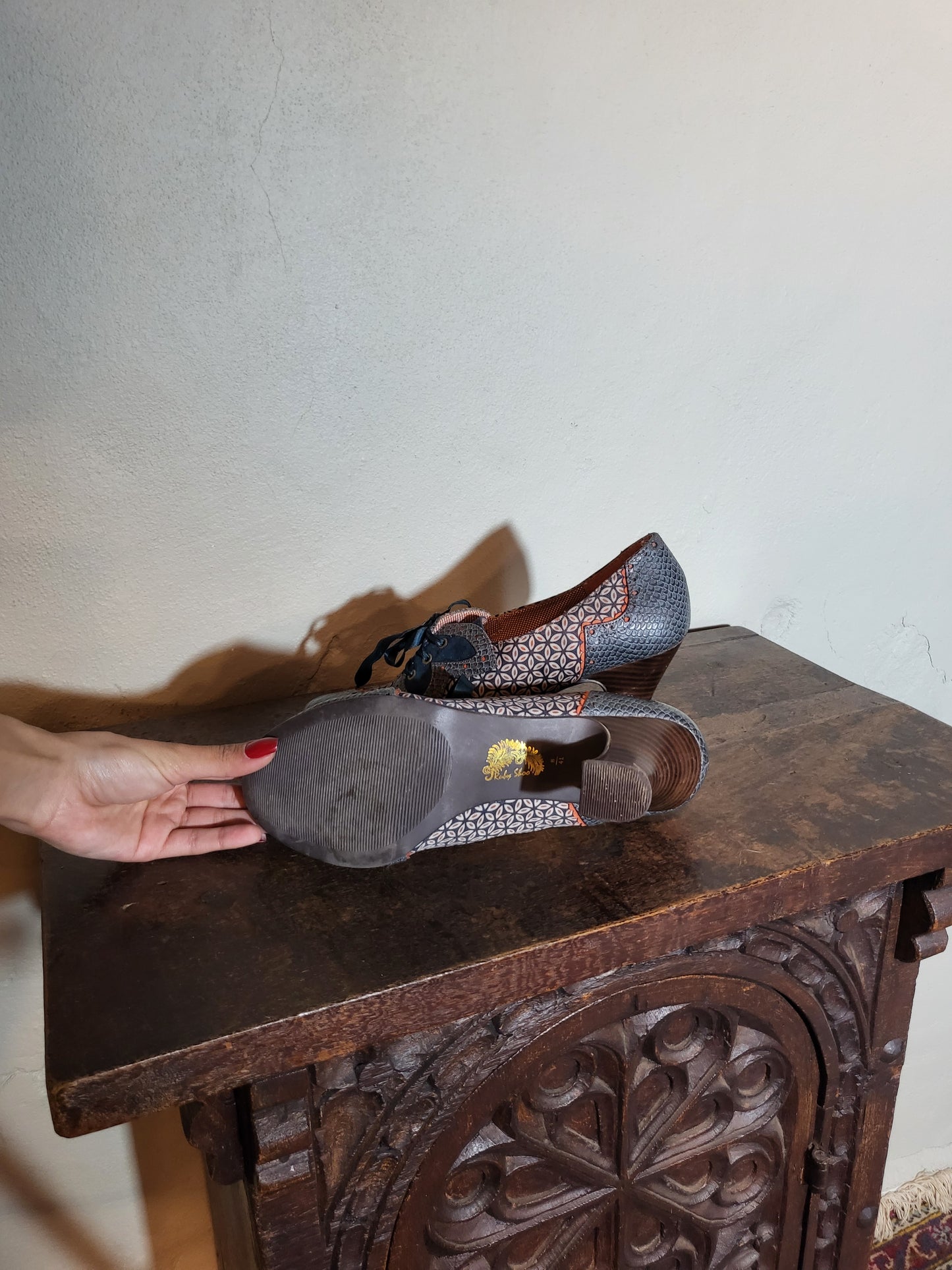 Vintage Patterned Lace-Up Heeled Oxfords