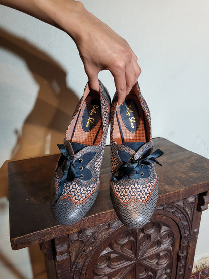 Vintage Patterned Lace-Up Heeled Oxfords