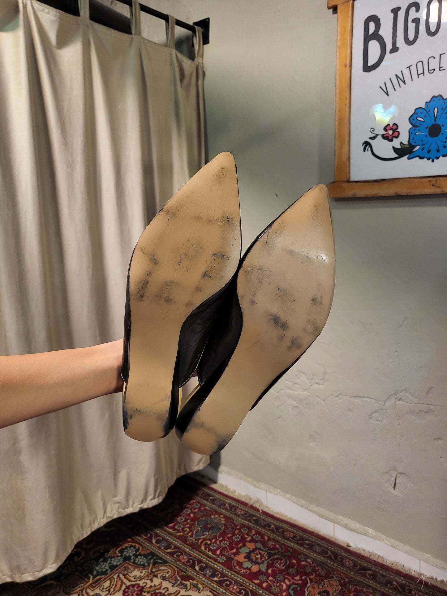 Sindibed Black Leather Pointed Mules