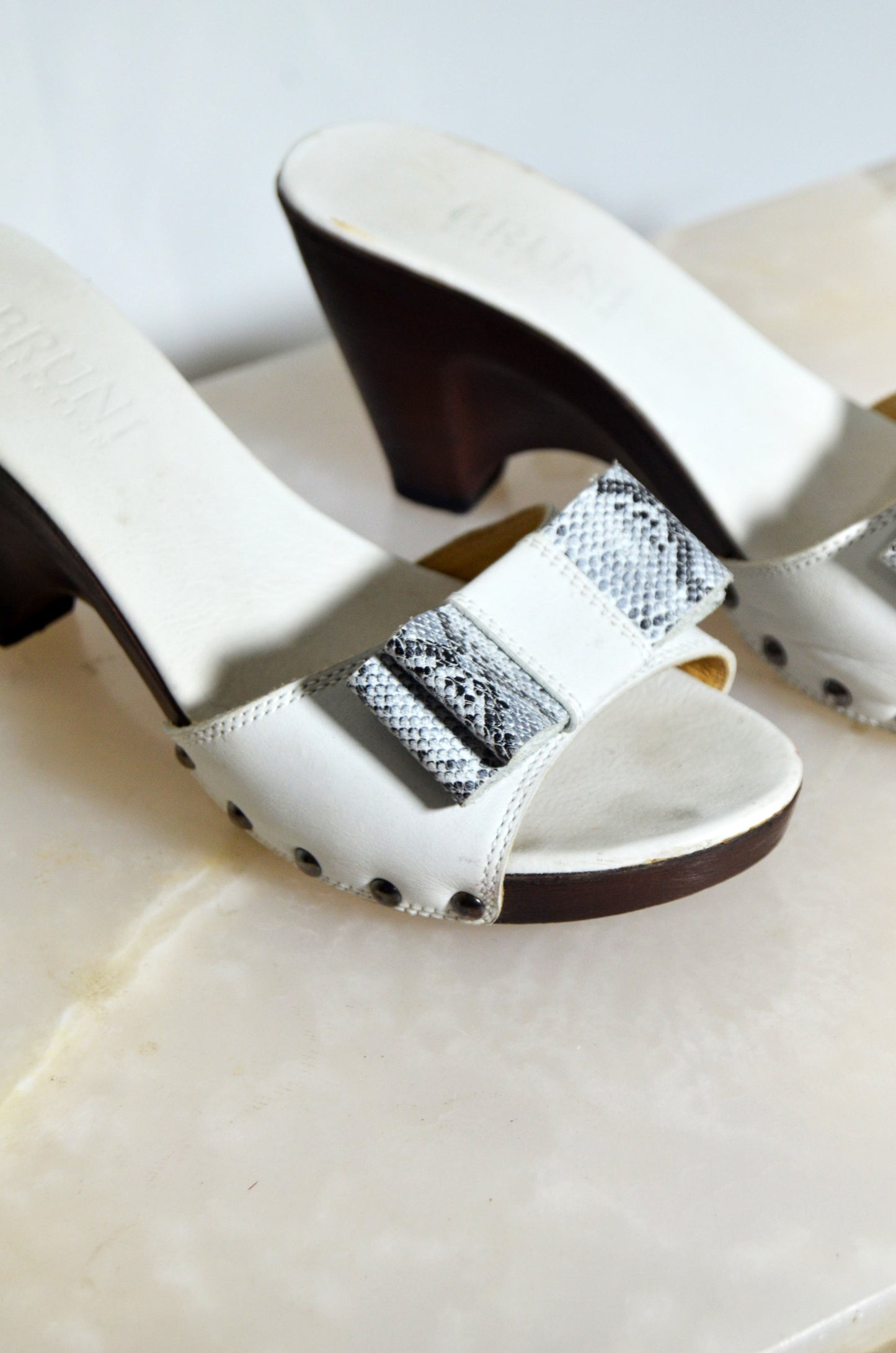 "Bruni" White Vintage Leather Bow Clogs