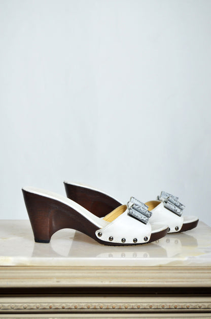 "Bruni" White Vintage Leather Bow Clogs