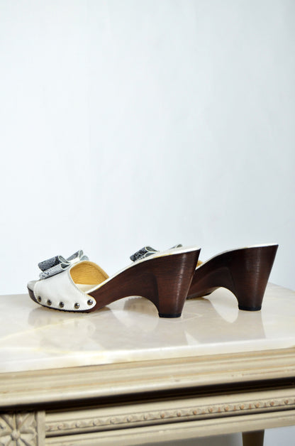 "Bruni" White Vintage Leather Bow Clogs