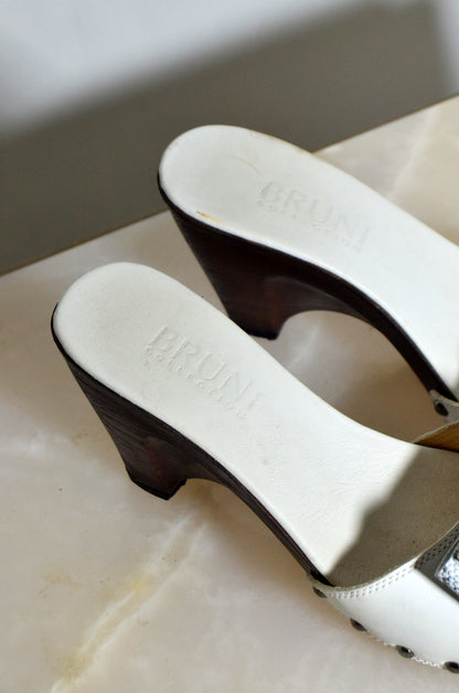 "Bruni" White Vintage Leather Bow Clogs